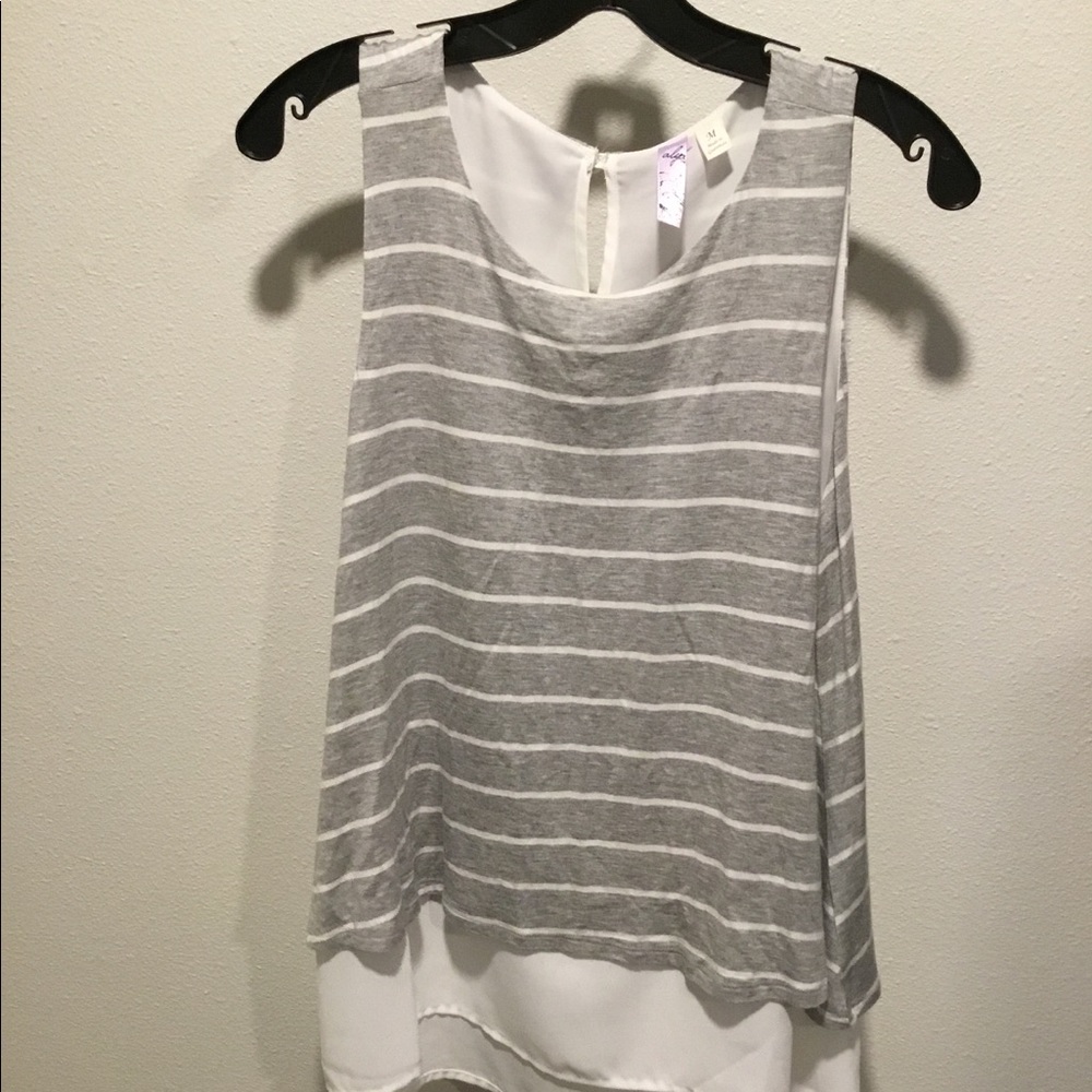 So super cute gray and white striped top
